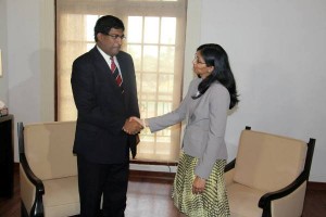 Nisha_Biswal_meets_Ravi_Karunanayake