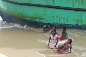 tamil-refugees-boat (1)