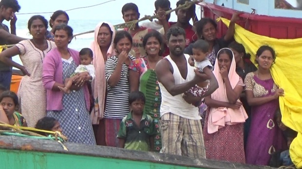 tamil-refugees-boat (4)