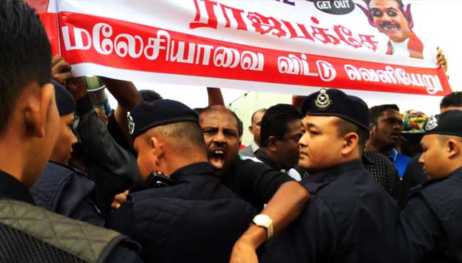 anti-mahinda-protest-malaysia (1)