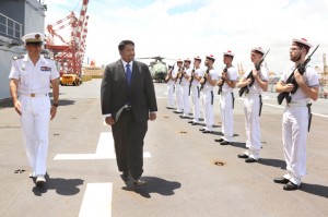 Ruwan-Wijewardene_visits_French_ship (2)