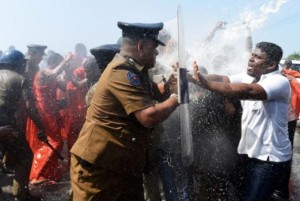 hambantota-protest (1)