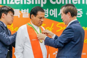 Seoul Honarary Citizenship for Sirisena (1)