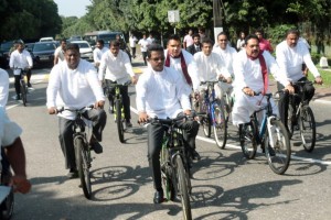 mahinda-bike-ride (1)